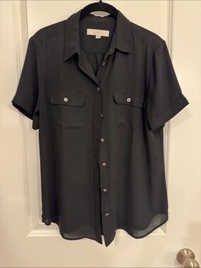 LOFT Black Short-Sleeve Button-Down Shirt